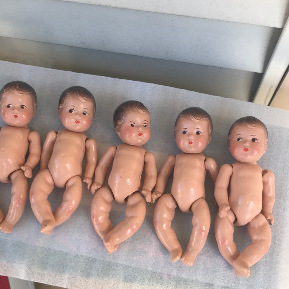 Set of 5 very vintage  Dionne Quintuplets by Mme Alexander dolls 7 inches long